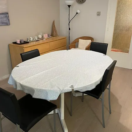 Comfortable 2-bedroom In The Centre Of T93 Apartmán *