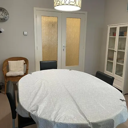 Apartment Comfortable 2-bedroom In The Centre Of T93