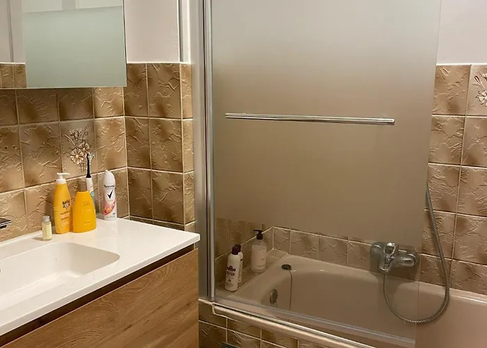 Apartamento Comfortable 2-bedroom In The Centre Of T93 *